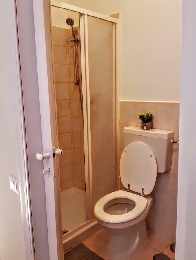 Quarto em Acomodações Particulares Sonny House Re Di Affittacamere *